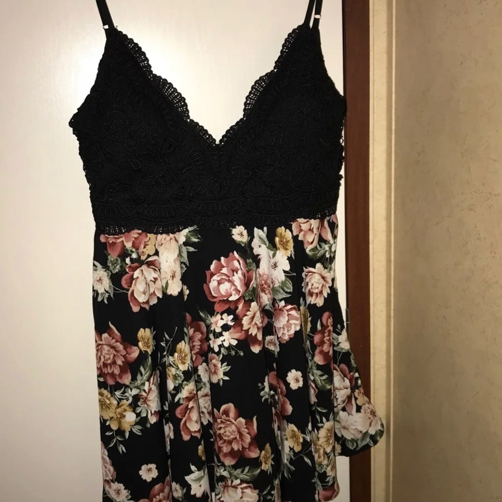 Black floral flair dress🌸🌼